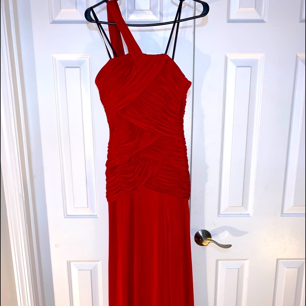 Elegant Red Crisscross Single Stap Gown